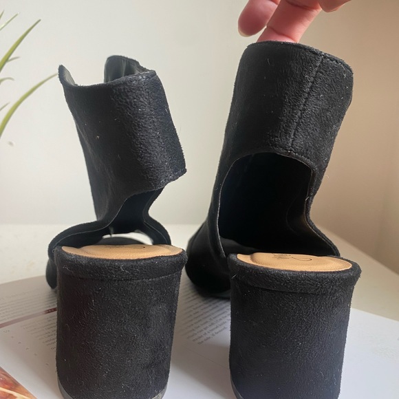 y not Heeled Sandals For Women Ankle Strap Low Block, Open Toe Dress Pumps - Picture 3 of 3